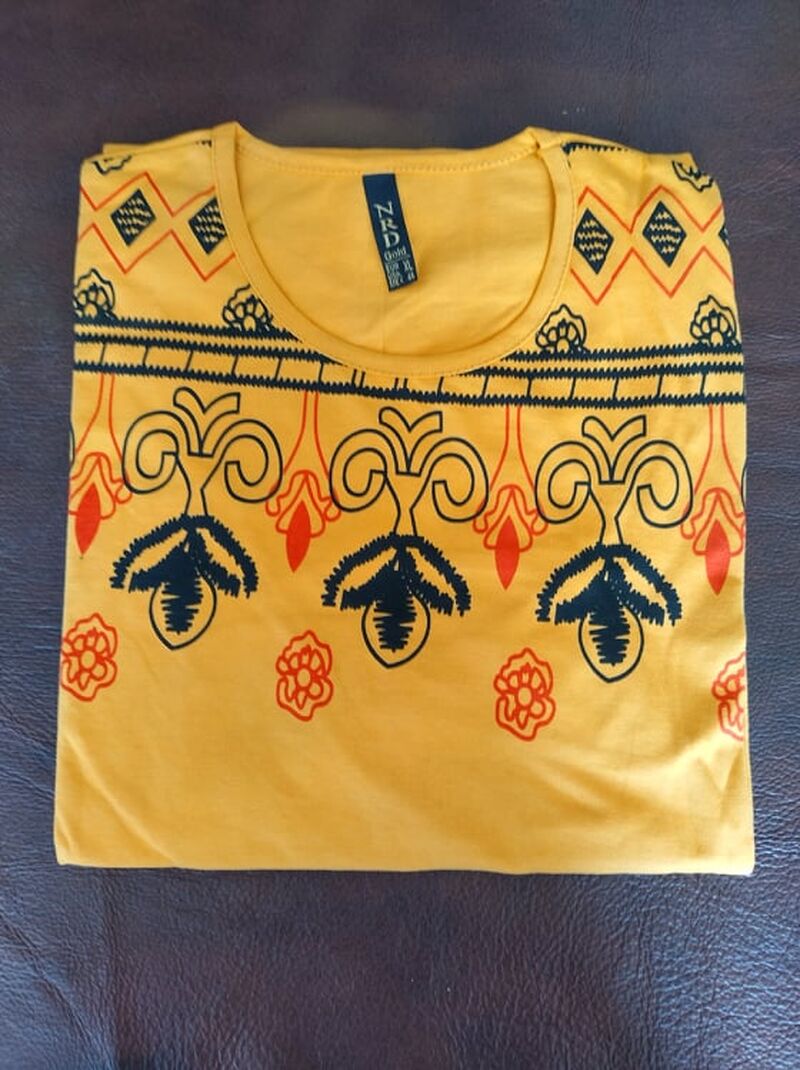 Дамска блуза на красиви лалета с 3/4 ръкав в слънчев жълт цвят