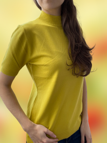 Есенна дамска блуза полуполо с къс ръкав в цвят лайм