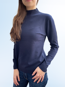 Дамски пуловер полуполо в тъмно синьо