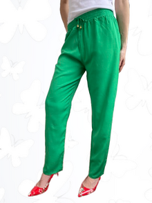 Летен дамски панталон, памучна материя, италиански джобове, колан с широк ластик и връзки, права кройка, цвят зелено