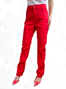 Дамски панталон тип дънки, права кройка, пет джоба, закопчаване с цип, червен