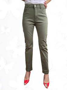 Дамски панталон тип дънки, права кройка, пет джоба, закопчаване с цип, цвят войнишко зелено
