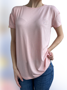 Дамска блуза с къс ръкав, памучна материя, модел фенди в цвят светло розово