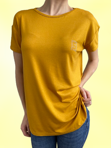 Дамска блуза с къс ръкав, памучна материя, модел фенди в цвят горчица