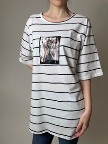 Дамска блуза с къс ръкав, памучна материя, десен черно райе с апликация