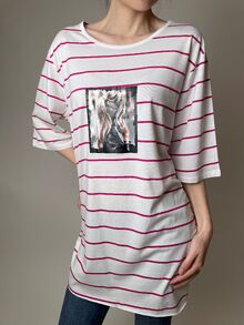 Дамска блуза с къс ръкав, памучна материя, десен розово райе с апликация