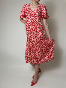 Дамска лятна рокля с къс ръкав, свободна кройка от памучна материя, ластичен набор на ханша и талията, десен в червено