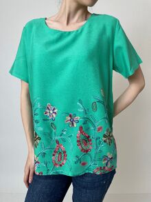 Дамска блуза от памучна материя с богата бродерия, къс ръкав, обло деколте, в зелено