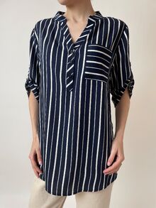Дамска риза свободен модел, 3/4 ръкав с регулиране на дължината, столче яка, десен тъмно синьо на бели райета