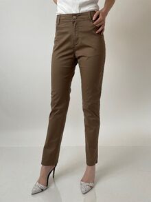 Дамски панталон тип дънки, права кройка, пет джоба, закопчаване с цип, цвят светло кафяв