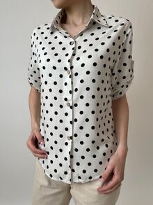 Дамска риза памук, полувтален модел, ръкави с регулиране, закопчаване до долу, бяла на черни точки