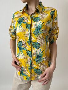 Дамска риза памук, полувтален модел, ръкави с регулиране, закопчаване до долу, жълта на цветя