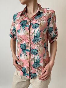 Дамска риза памук, полувтален модел, ръкави с регулиране, закопчаване до долу, розова на цветя