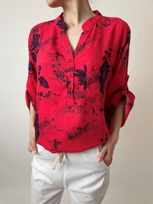 Дамска риза свободен модел, 3/4 ръкав с регулиране на дължината, столче яка, десен червена на маргарити
