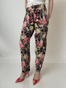 Шарен дамски панталон, лятна материя, ластик и връзки в талията, права кройка, италиански джобове