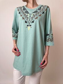 Дамска блуза с 3/4 ръкав в цвят мента декорирана с красива триъгълна шевица
