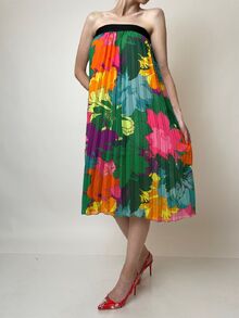 Дамска рокля|пола модел солей от лека памучна материя, десен в зелено