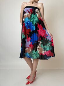 Дамска рокля|пола модел солей от лека памучна материя, десен в черно