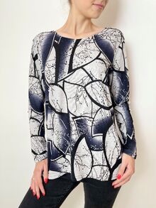 Дамска блуза с дълъг ръкав от мека, трикотажна материя, десен на сини листа, модел 9