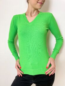 Дамски пуловер с кашмир с остро деколте цвят зелена ябълка