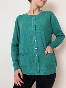 Дамска жилетка с обло деколте и две джобчета в цвят зелена, наситена мента