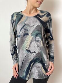 Дамска блуза с дълъг ръкав от мека, трикотажна материя, десен синьо-зелени вълни, модел 21