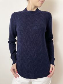 Дамски пуловер полуполо от по-дебела прежда с кашмир, плетка с шарка в тъмно синьо