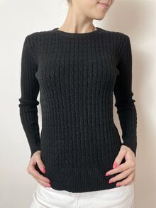 Дамски пуловер от по-дебела прежда, плетиво с шарка в черно