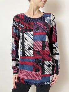 Дамска блуза с дълъг ръкав от мека, трикотажна материя, десен квадрати и точки в циклама