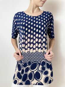 Дамска блуза от жарсе с къс ръкав, десен кръгове в синьо