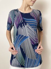 Дамска блуза от жарсе с къс ръкав, десен диагонални линии с лилаво