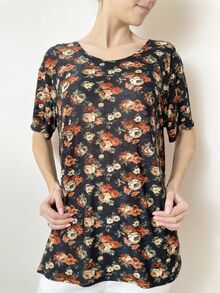 Дамска блуза от жарсе с къс ръкав, десен дребни рози в кафена гама