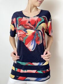 Дамска блуза от жарсе с къс ръкав, десен лилии в червен цвят