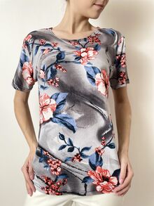 Дамска блуза с къс ръкав от памучно жарсе, изключително мека, графитена на цветя